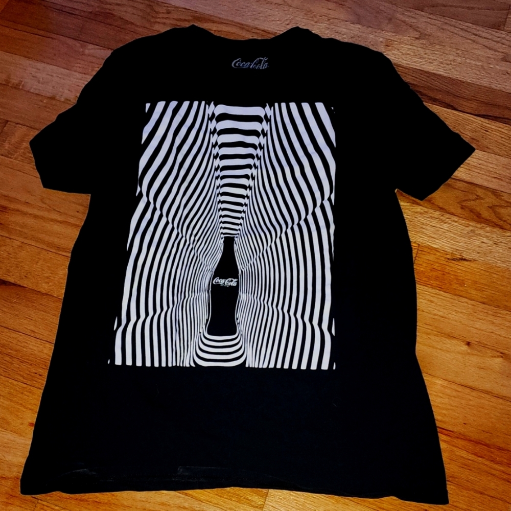 Black medium Coca-Cola tee